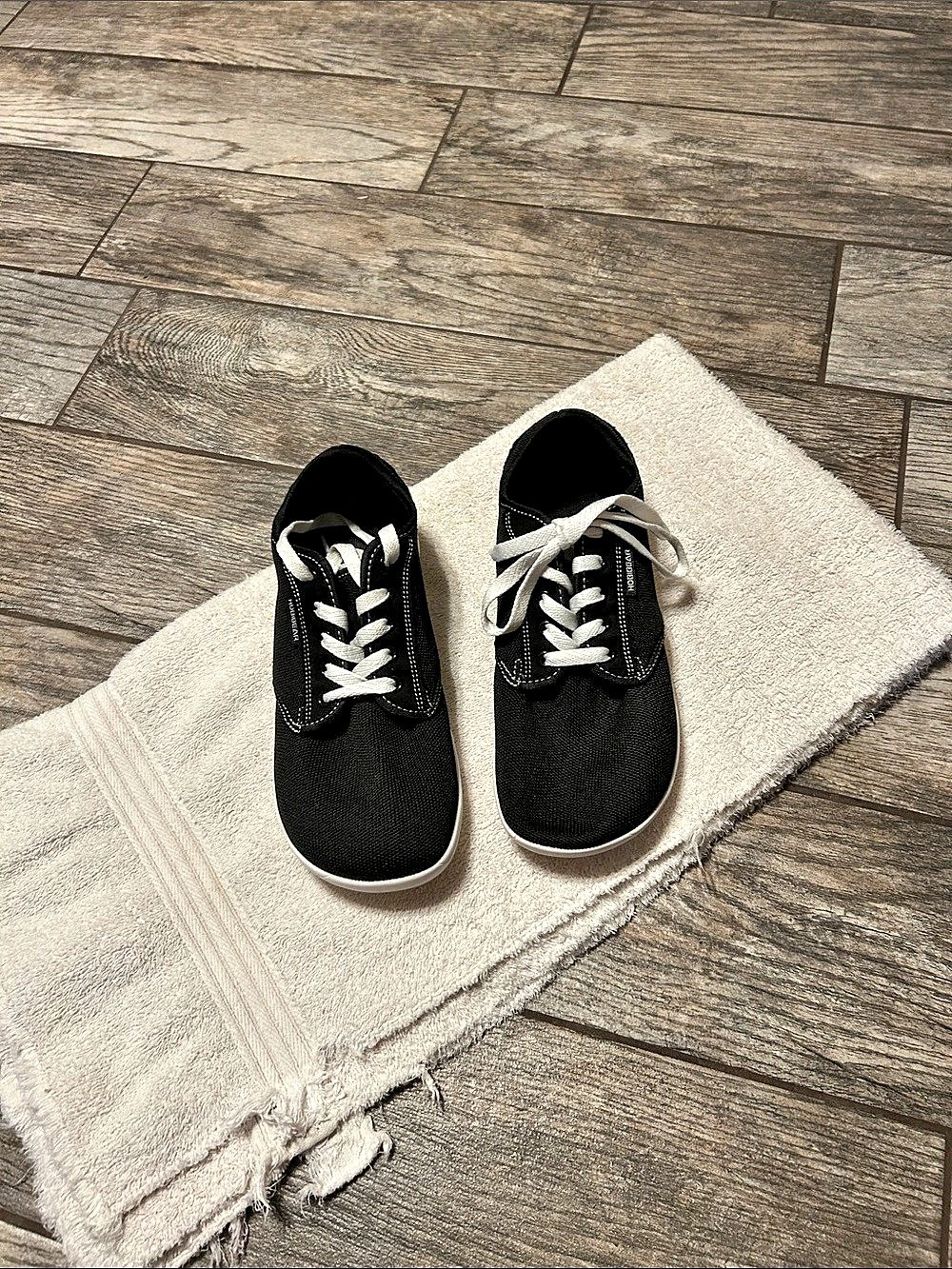 HOBIBEAR GS6968 Black & White Sneakers EU 40